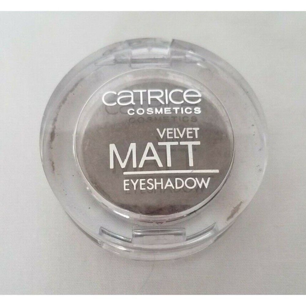 #030 Jump Up And Brown Eyeshadow Catrice Cosmetics Velvet Matt